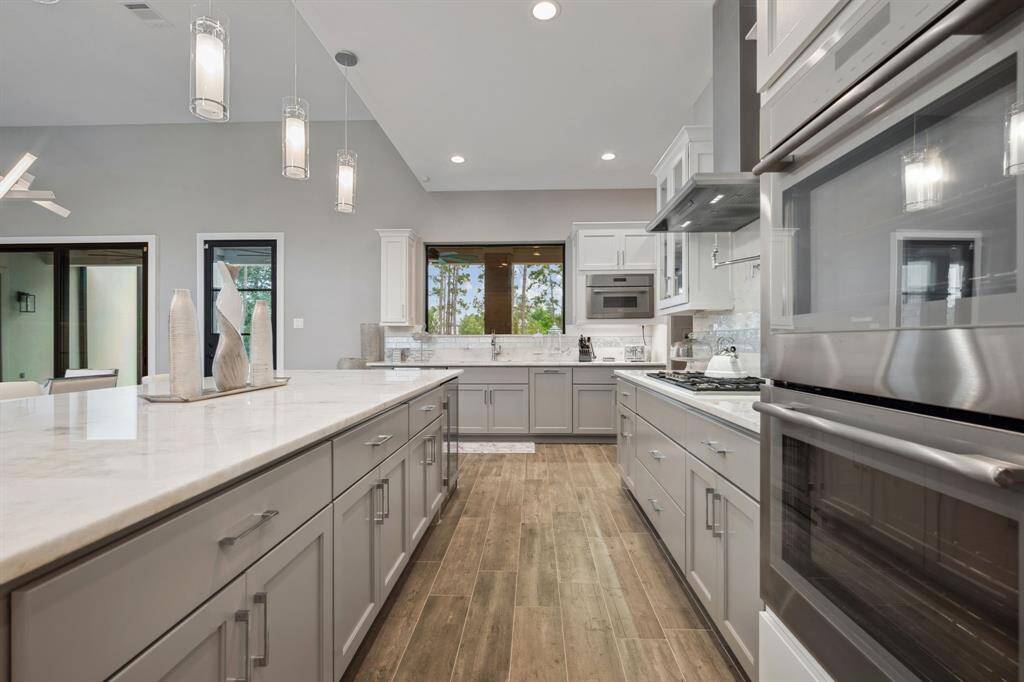 Kent Moore's custom-made cabinets provide the perfect finishing touch to this beautifully designed kitchen.