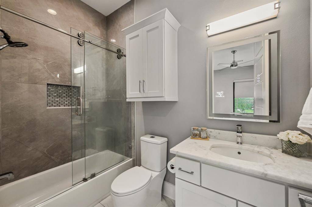 Features a private ensuite bathroom.