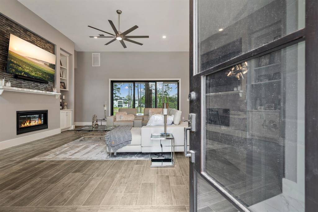 Step into your new home and be welcomed by a breathtaking open-concept living space, where soaring ceilings create an atmosphere of grandeur and elegance.