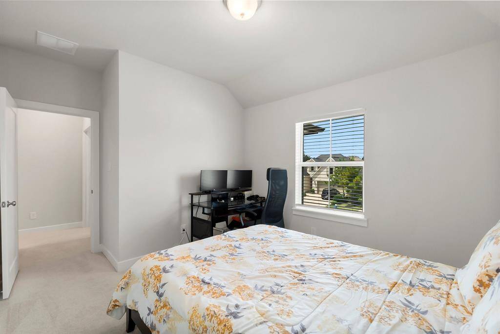 Upstairs secondary bedroom