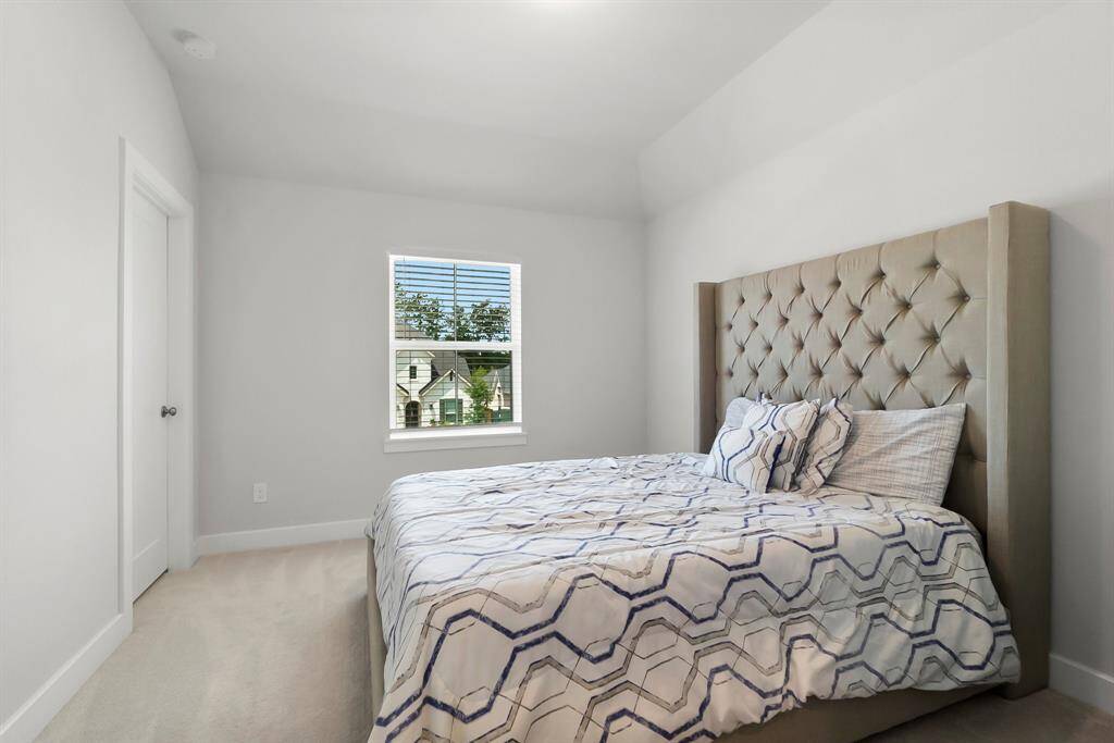 Upstairs secondary bedroom