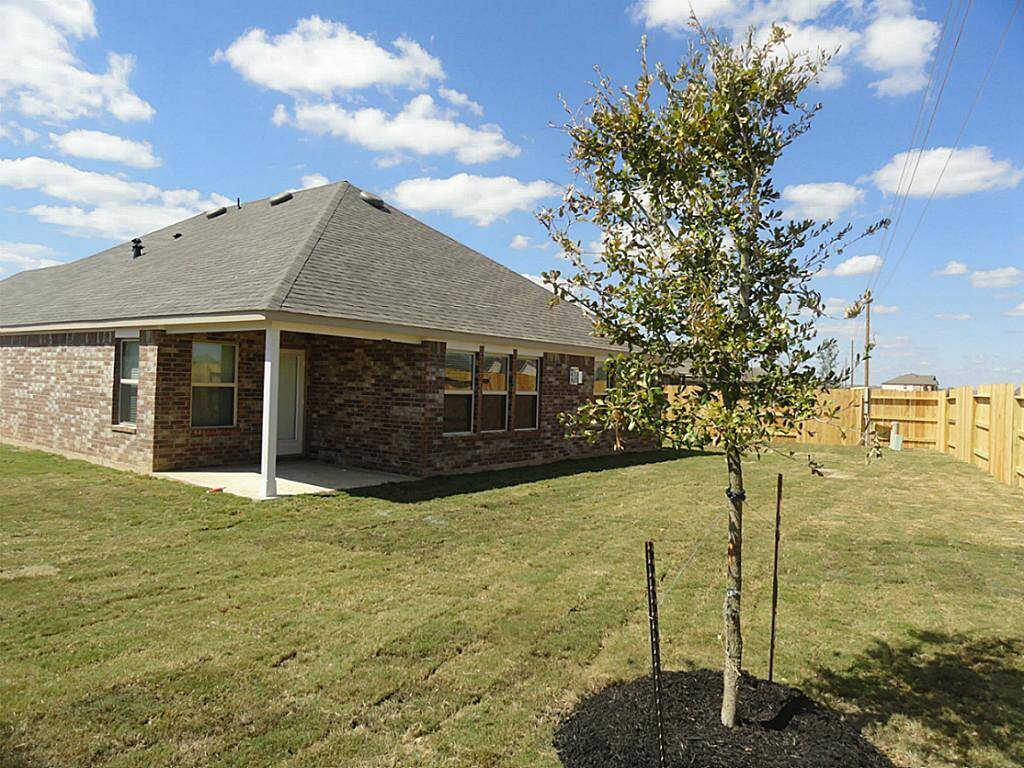 oversized backyard great for family fun or cookouts!