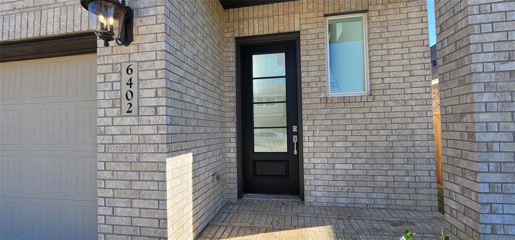 *Not actual home, pictures representative of same elevation*