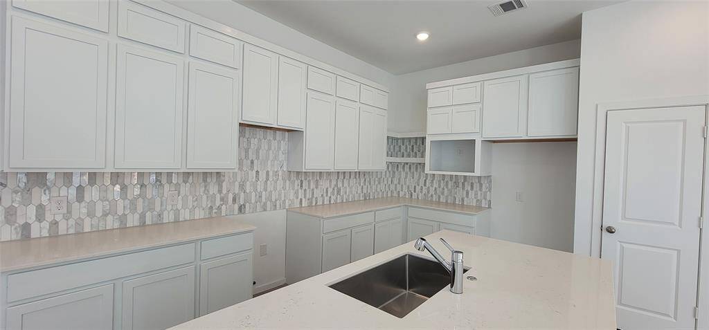 *Not actual home, pictures representative of same floor plan*