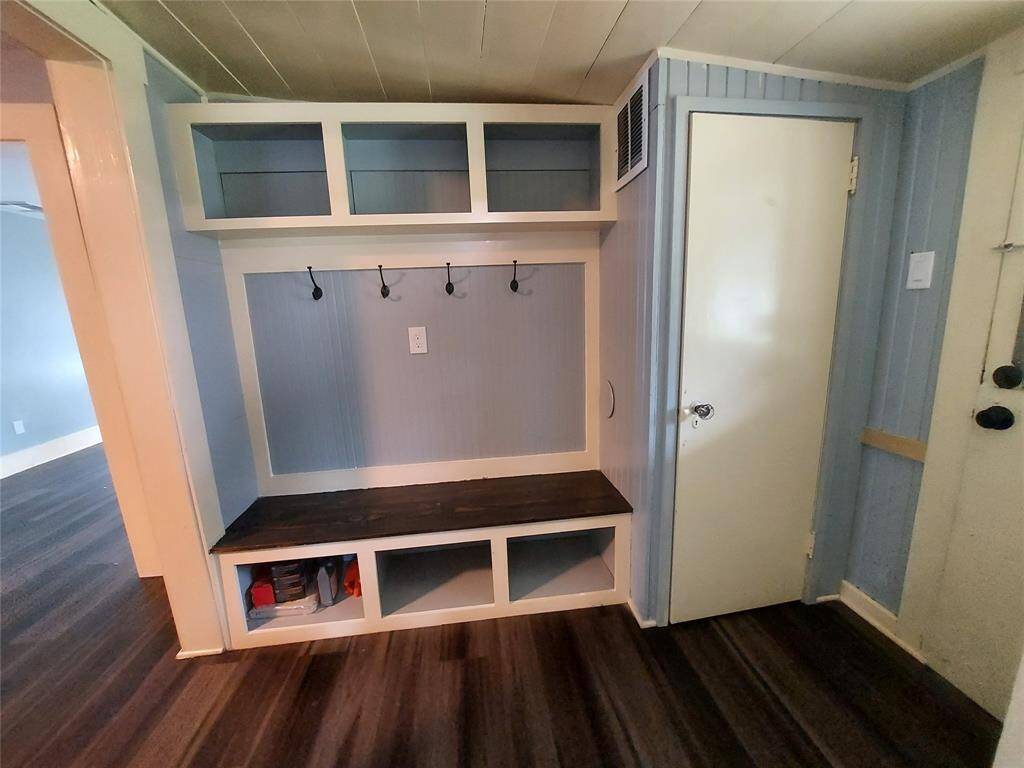 Check out this mud room !