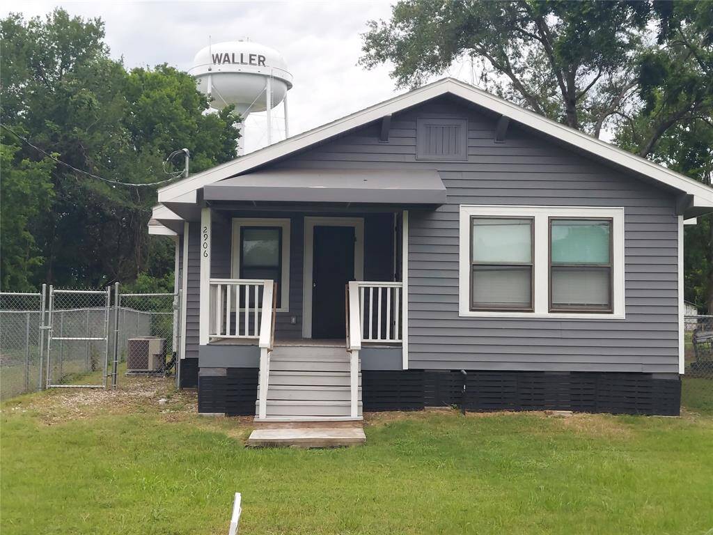 Enjoy your porch this summer and fenced in back yard.