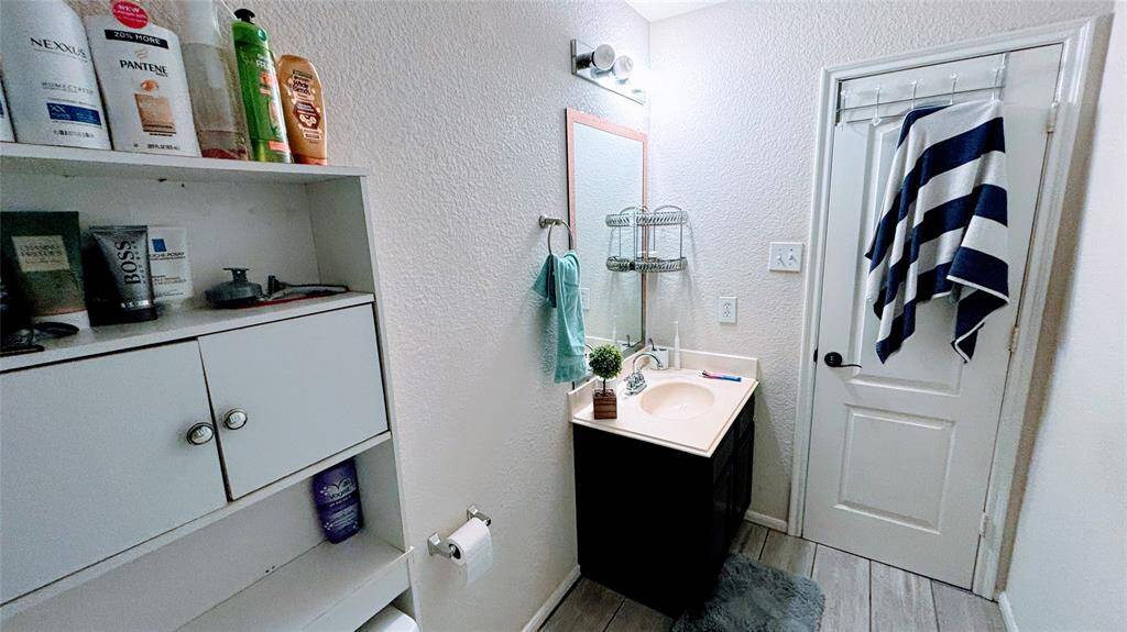 Bathroom 2.