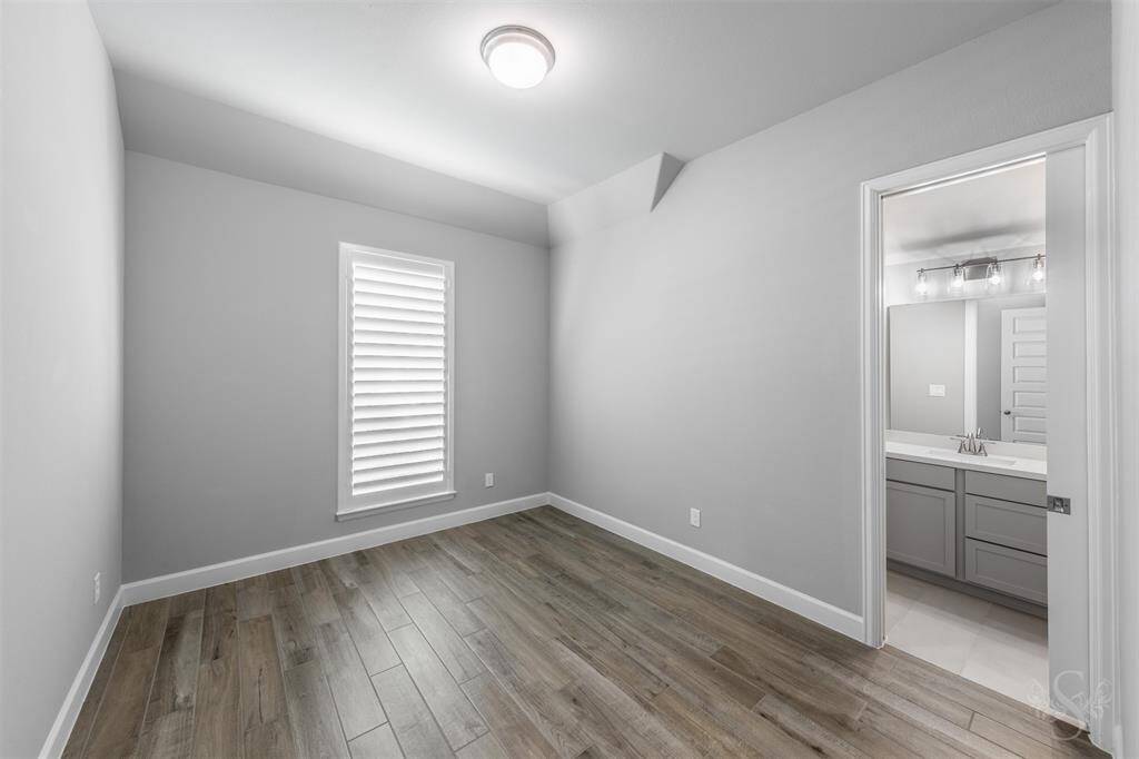 2nd bedroom.