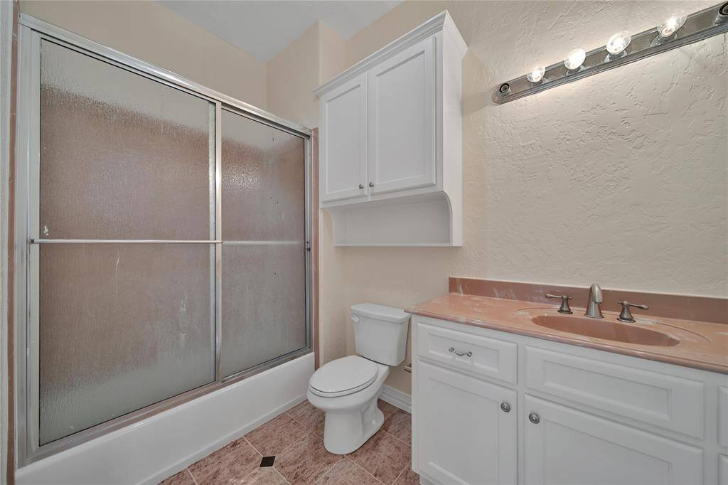 Guest quarters bath