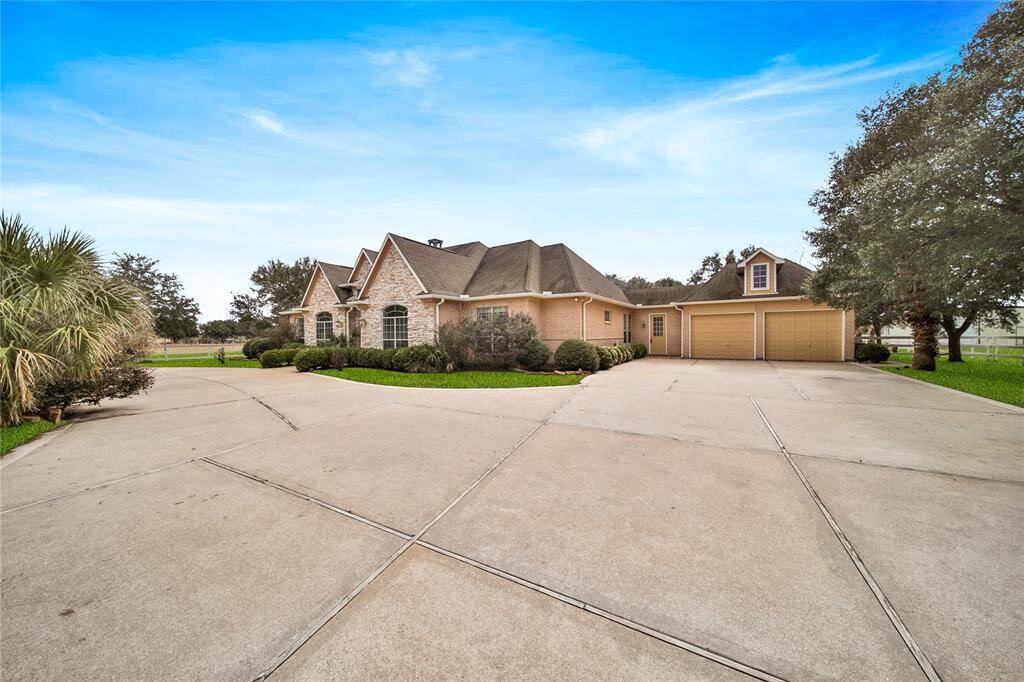 A detached garage with separate entrance and connected by a mudroom.