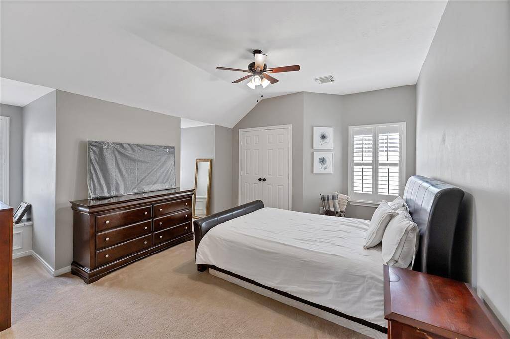 Guest bedroom