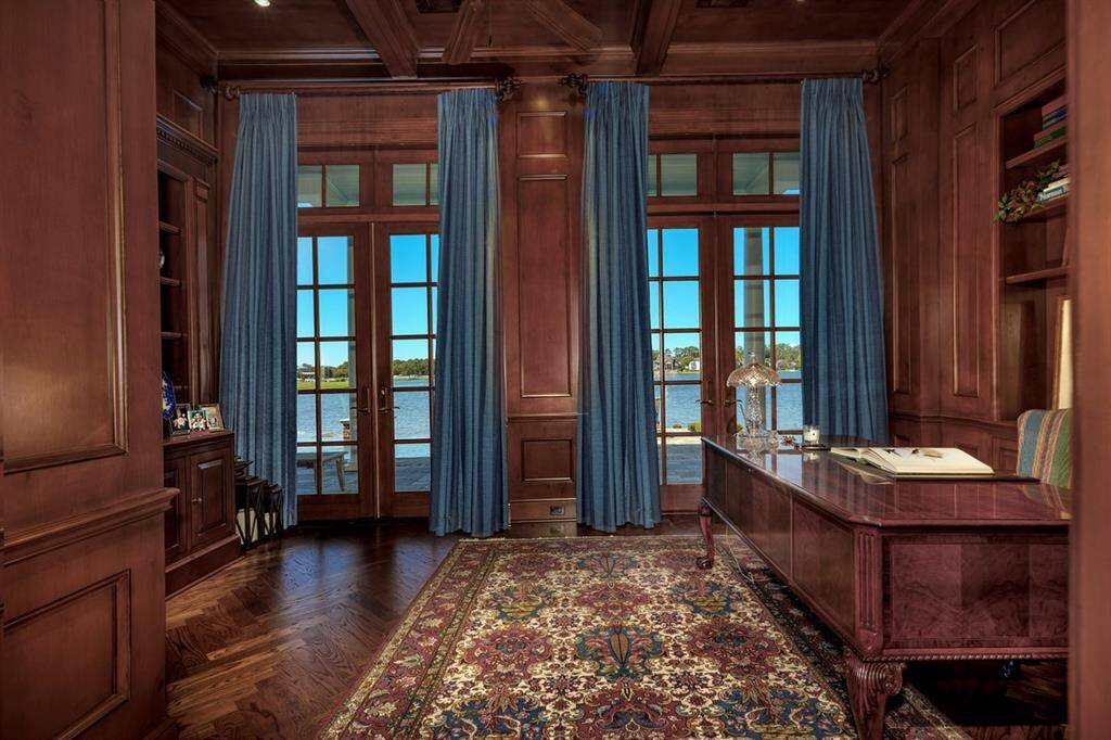 Work doesn't need to be monotonous with this spectacular lake view! Striking herringbone pattern White Oak hardwood floors.