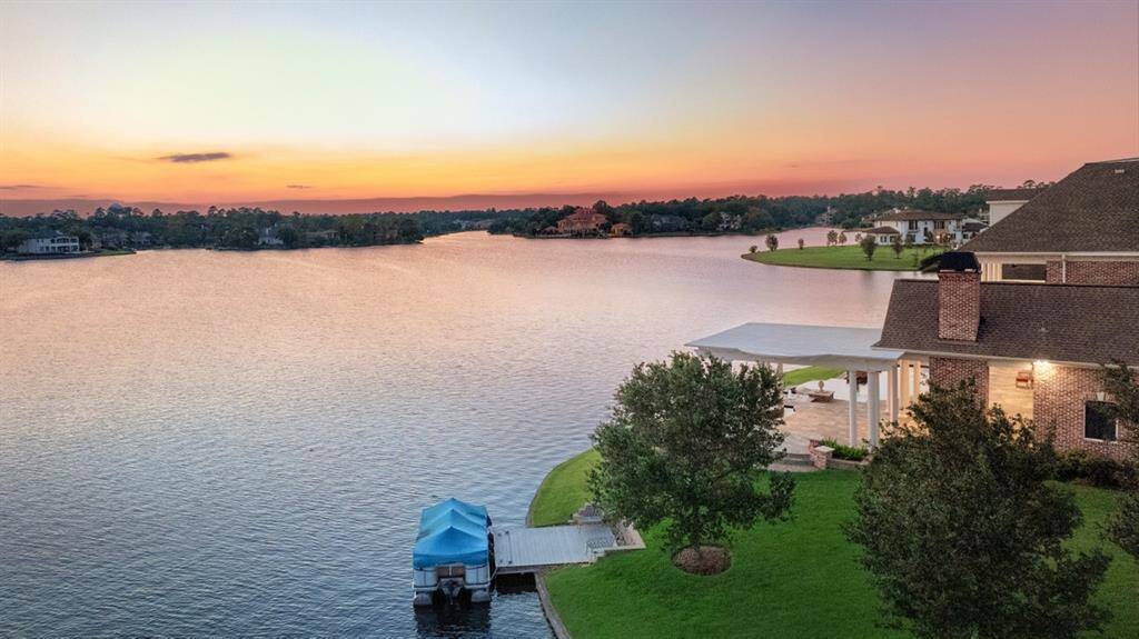 Sail away into the sunset in your kayak, paddle board, or pontoon boat! Rot-proof, fade-resistant, low-maintenance boat dock with convenient charging area.