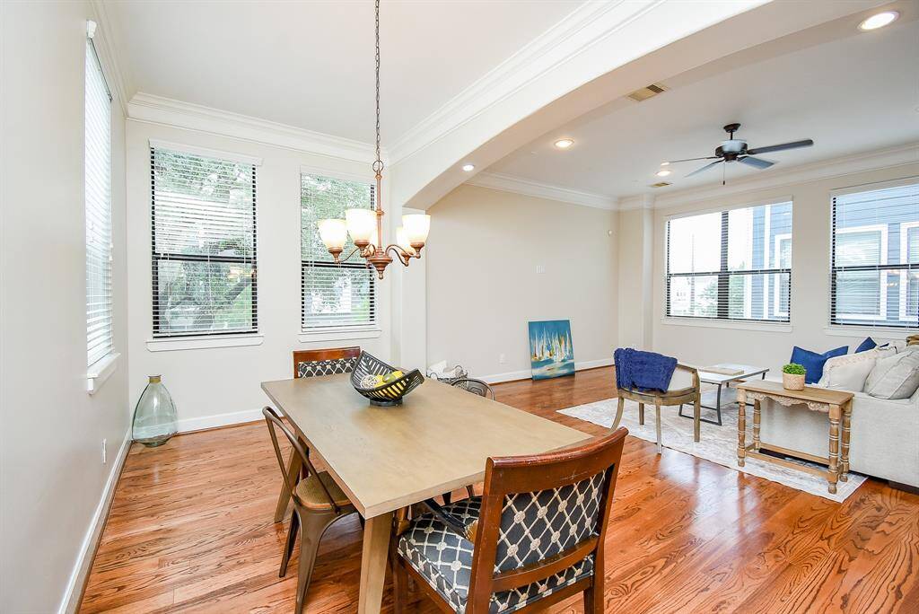 This dining area can comfortably accommodate plenty of guests.
