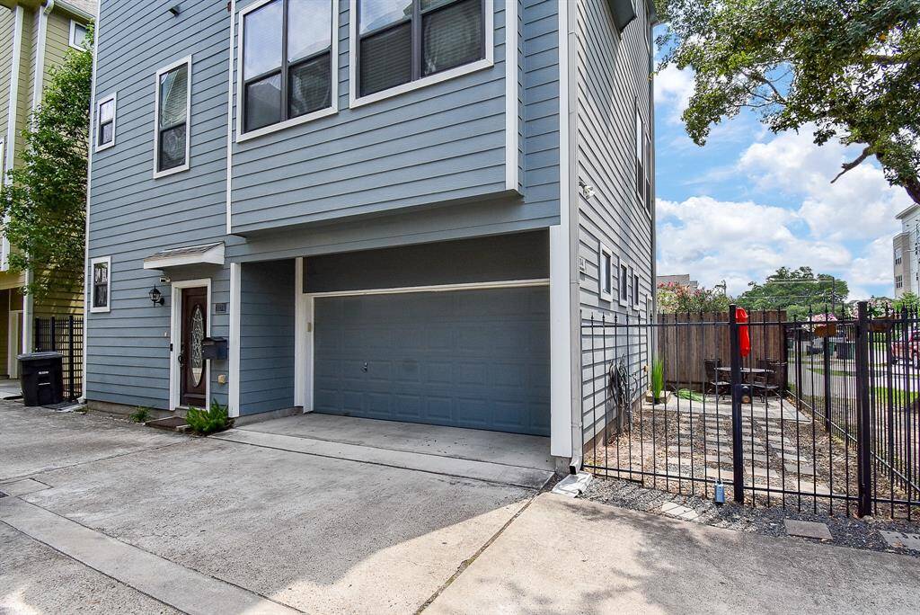 Conveniently located near Historic downtown Heights and it has a 2 car garage!