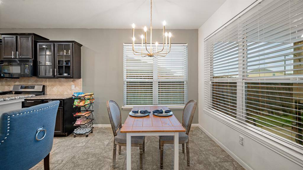 With the breakfast area nearby, it's easy for family members to enjoy casual meals together or for guests to chat with the cook while meals are being prepared.