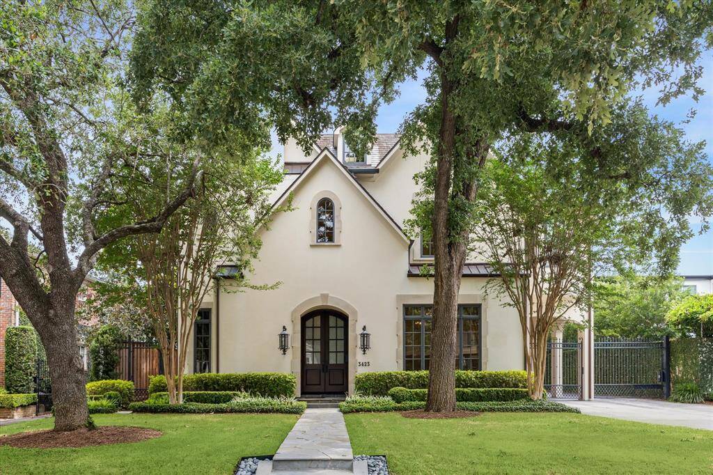 Welcome to 3423 Ella Lee, a beautiful home in the heart of River Oaks!