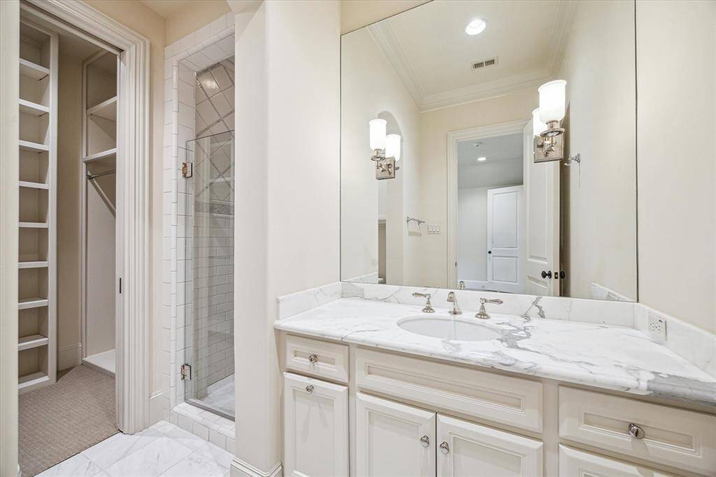 Lovely finishes in all of the secondary bathrooms.