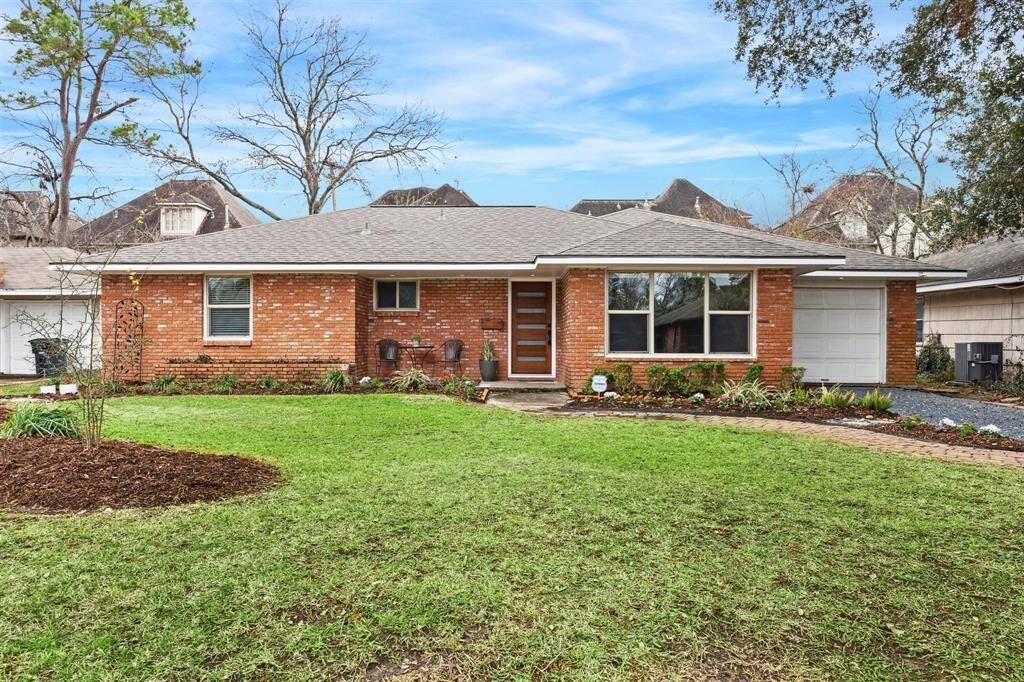 3427 Linkwood located in the Heart of Knollwood Village offers 4 bedrooms and a pool and open living space!