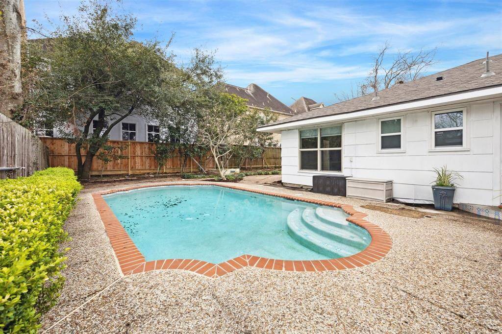 Another view of the pool .There is a side door (not shown) to the right for access from the house behind the kitchen