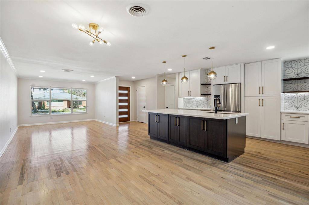 Open concept floor plan offers great flow and function in the space