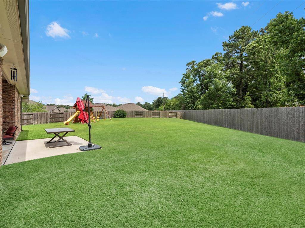 This yard! So much space to play, entertain, or add more improvements!