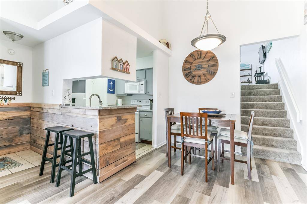 Enjoy the luxury of a full kitchen and breakfast bar.