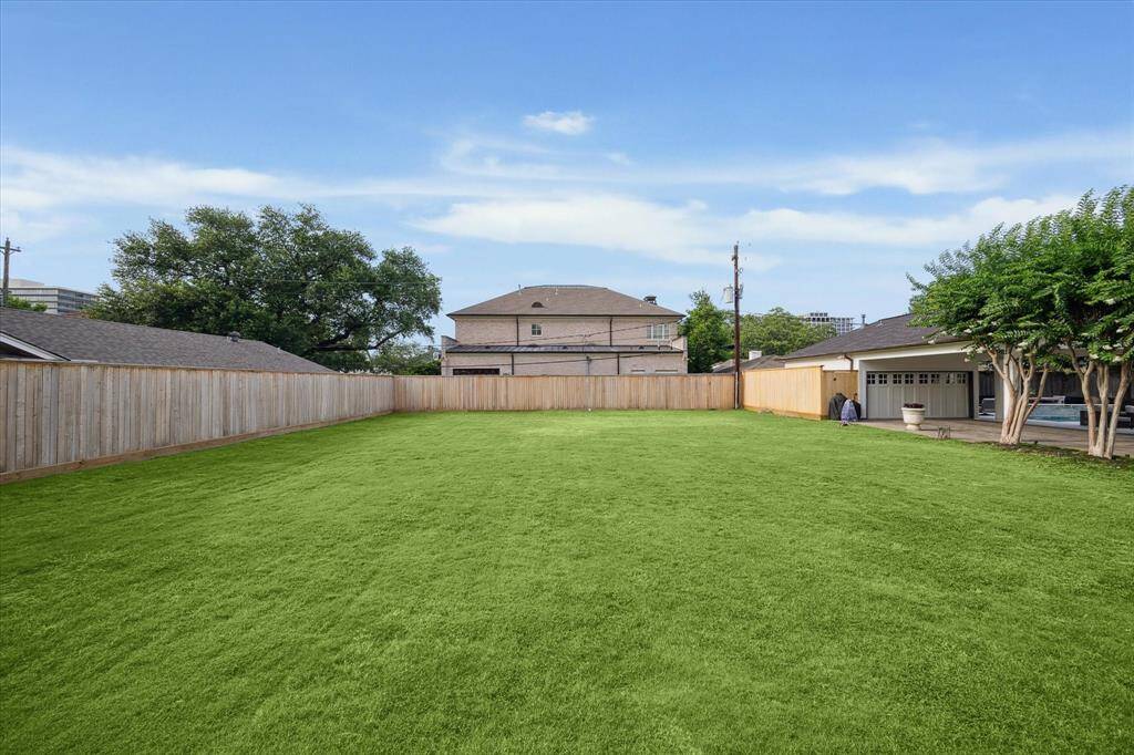 Fully fenced lot - an expansive space to be enjoyed!