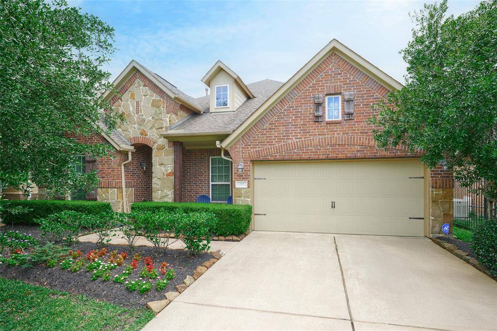 38 S Pinto Point Circle located just steps from Tupelo Park in Creekside Village.