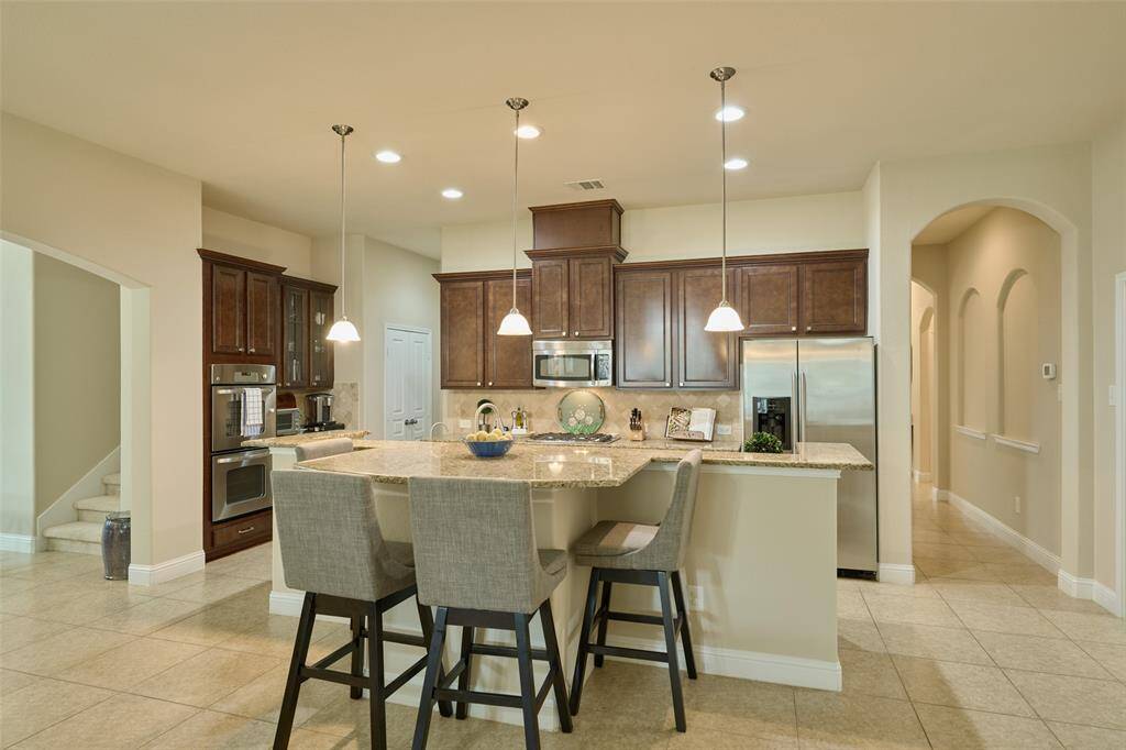 Open and functional floorplan that flows seamlessly between rooms.....perfect for entertaining and everyday living!