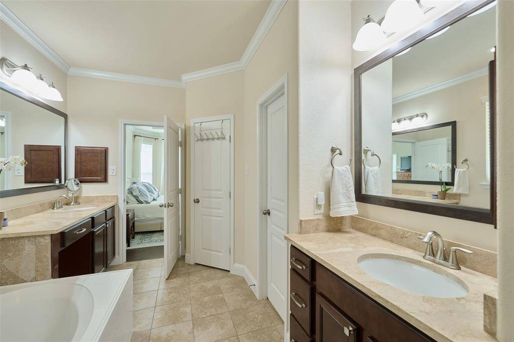 1/2 bath conveniently located just off the gameroom