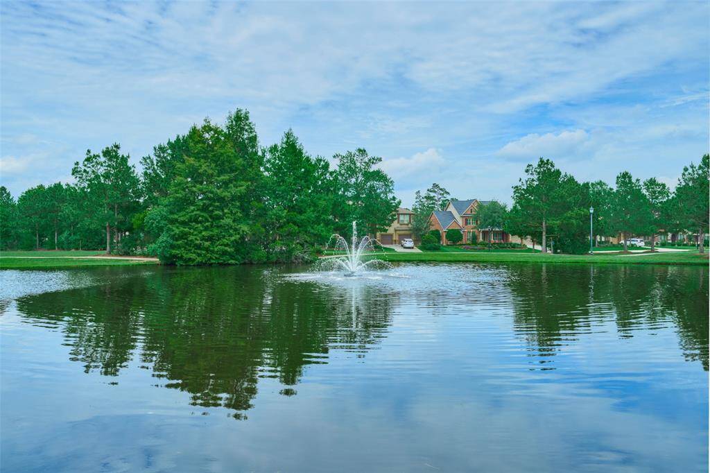 The incredibly popular Tupelo Park is just steps from the home