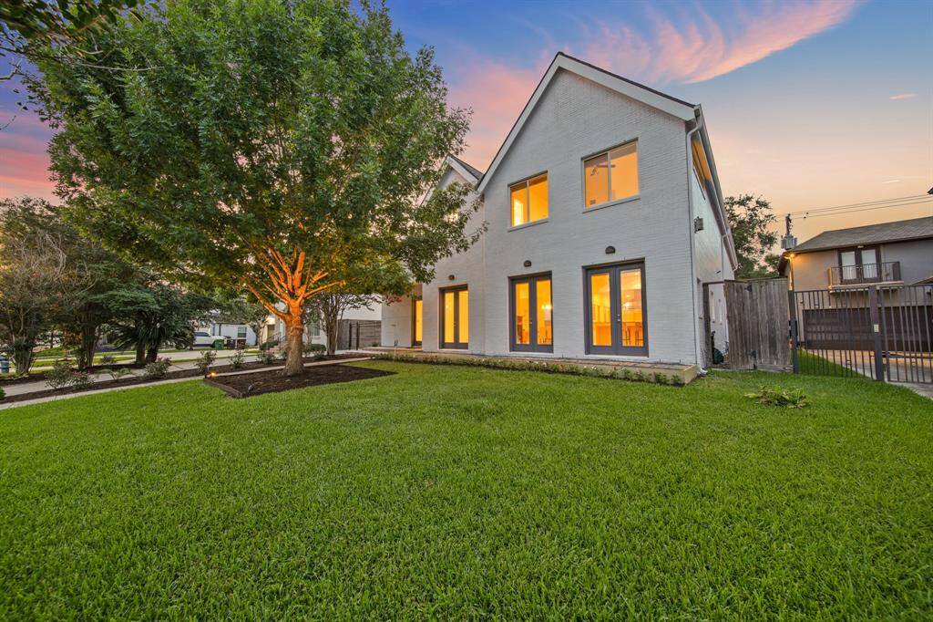 Welcome to 3810 Bellefontaine St. in Braes Heights.