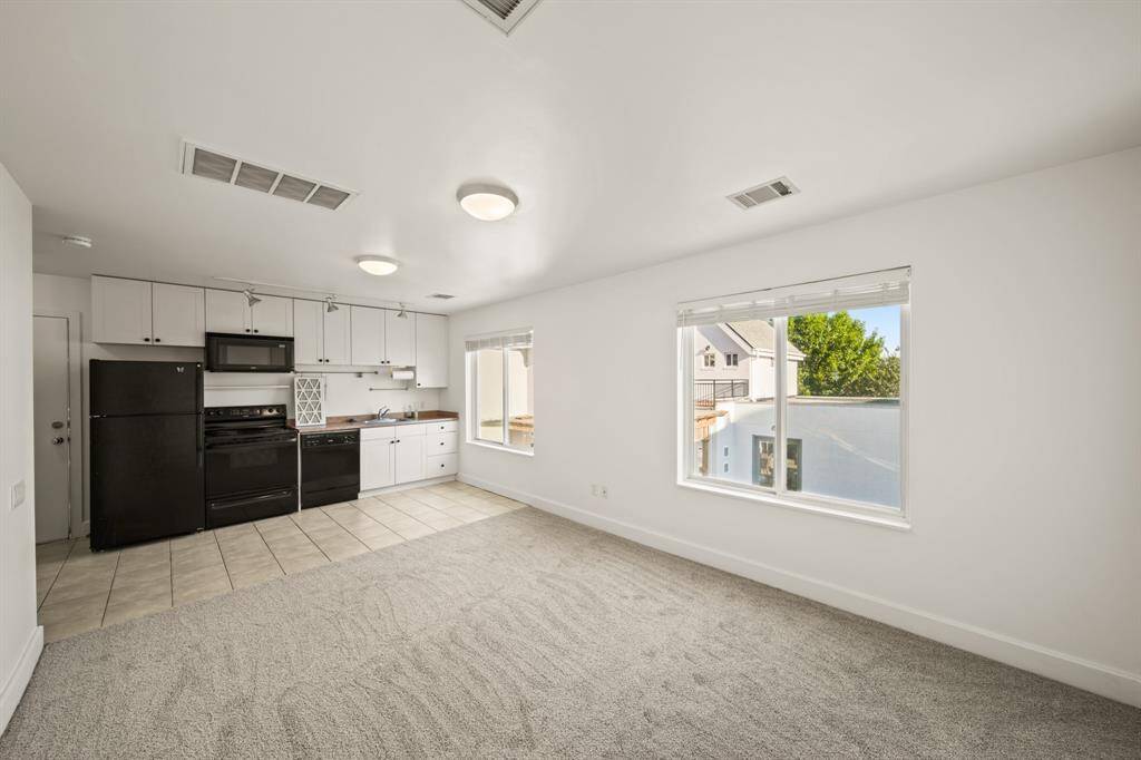 Guest quarters is equipped with kitchen, breakfast area and living room. New carpet, new paint.