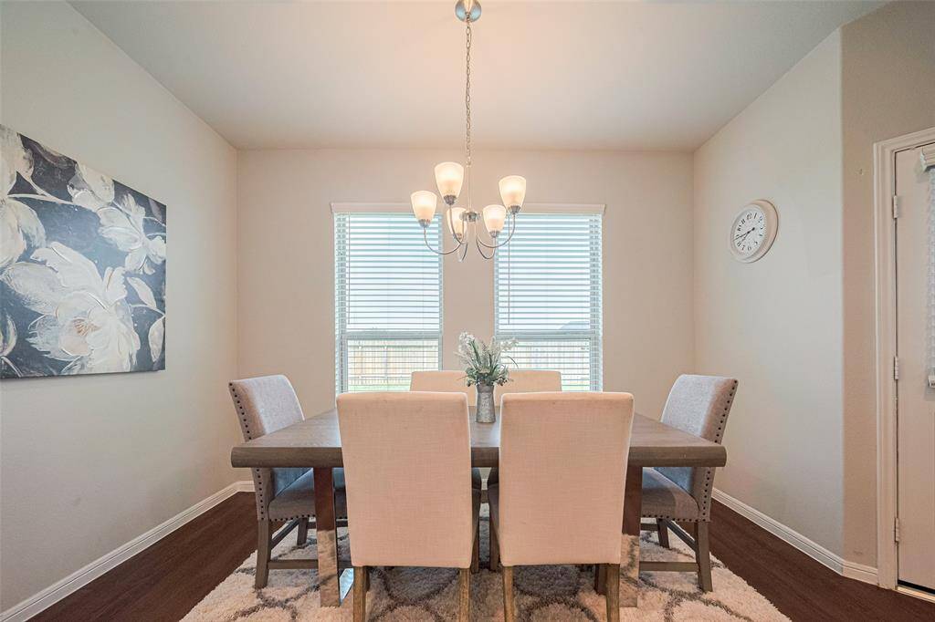 Nestled beside tall windows, the dining area feels airy and vibrant—an ideal setting for morning coffee or evening meals.