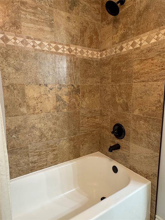 Second bathroom tub/shower