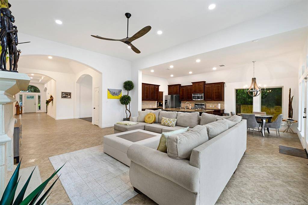 Open and spacious floorplan