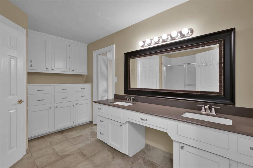PRIMARY BATHROOM WITH TUB