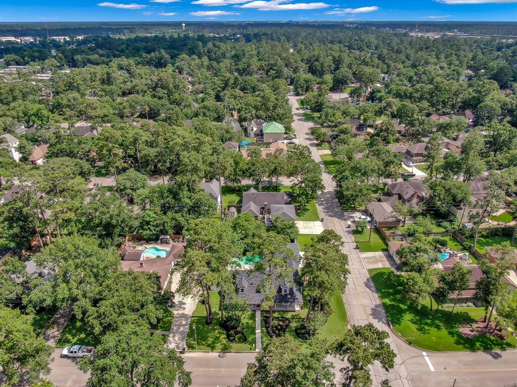 CLOSE TO THE WOODLANDS