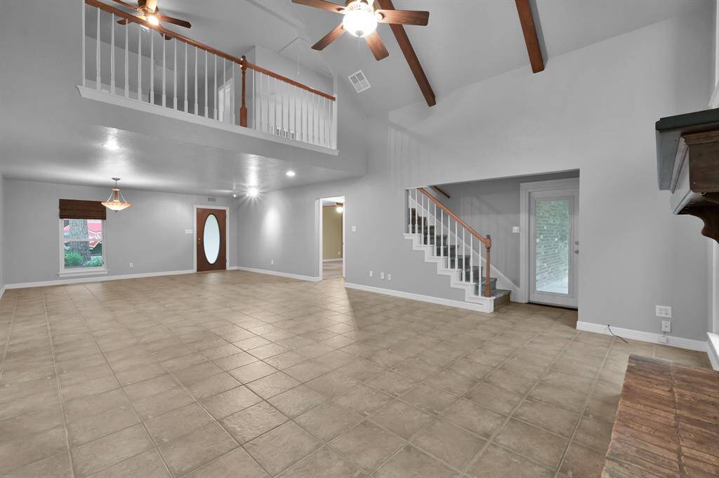LIVING ROOM WITH HIGH CEILINGS
