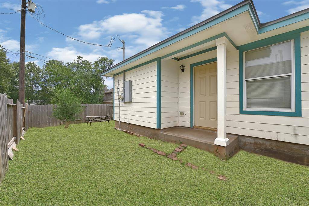 Spacious backyard
