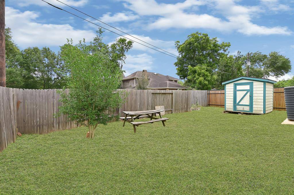 Spacious backyard