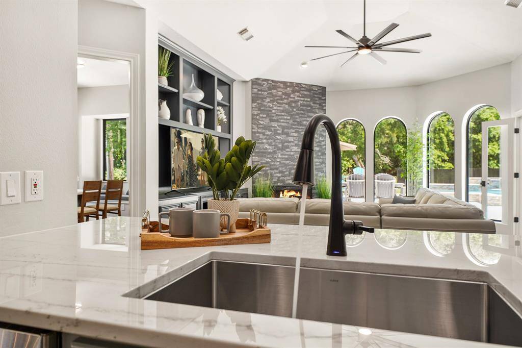 A lifestyle photo is the perfect compliment to this beautiful Kitchen and showcases the matte black faucet and gorgeous countertops.