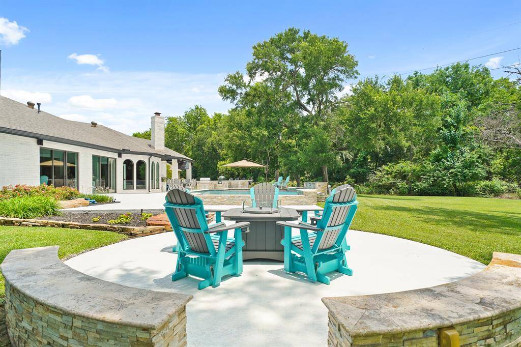Just steps away from the Pool sits this circular sitting area, complete with coordinating stacked stone benches. Enjoy winter evenings under the stars while sipping hot cocoa and roasting marshmallows. While this fire pit is excluded from the sale, it is negotiable.