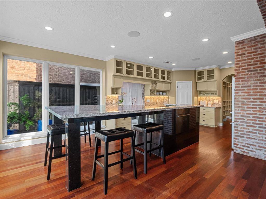 Kitchen/ Breakfast Nook