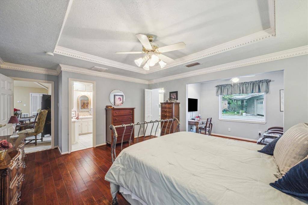 HUGE PRIMARY BEDROOM