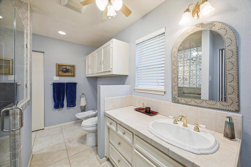 LEFT SIDE OF PRIMARY BATH SHOWER