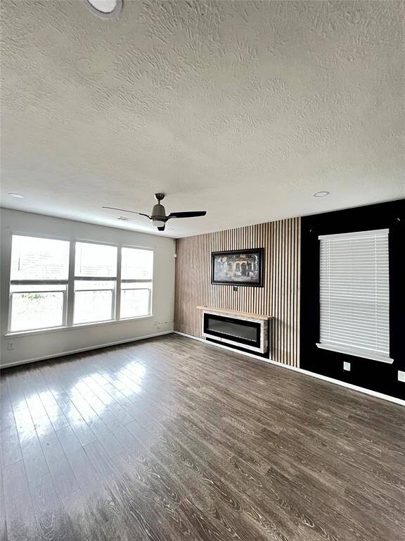 Perfectly balanced with neutral tones and modern finishes, this room offers both comfort and visual appeal—ideal for relaxing or entertaining.