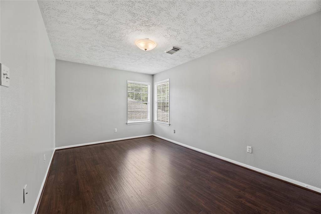 2nd bedroom.