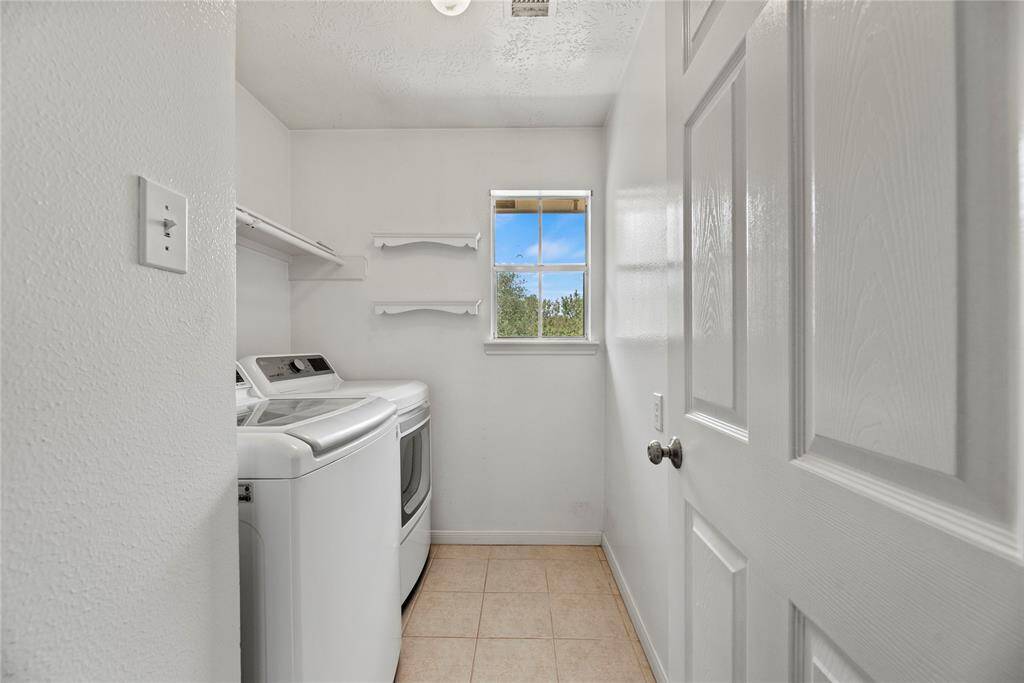 Laundry room on the 2nd floor.